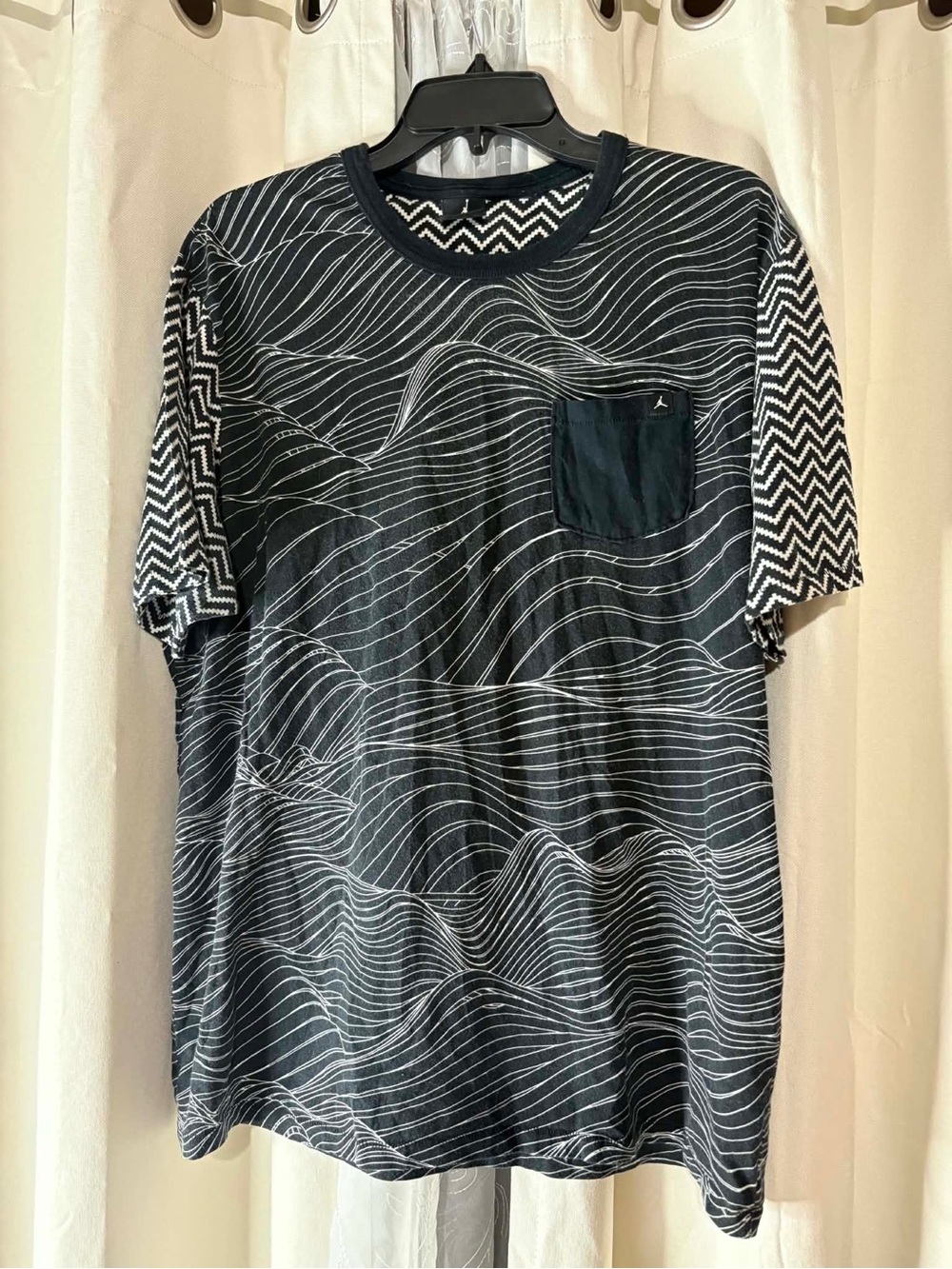 Men's Jordan Black Wave-Print Short Sleeve Shirt with Pocket Size XL